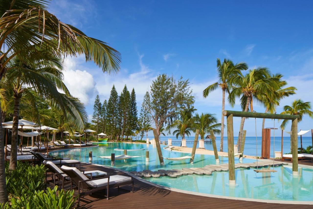 Le Meridien Ile Maurice Pointe aux Piments Exterior foto The pool at the Sheraton Resort Fiji