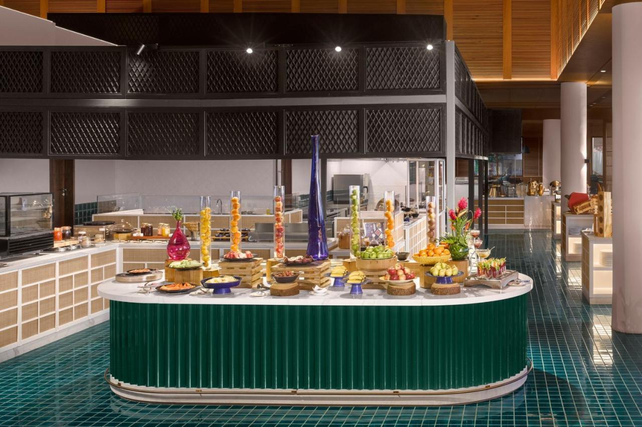Le Meridien Ile Maurice Pointe aux Piments Exterior foto The buffet at the hotel