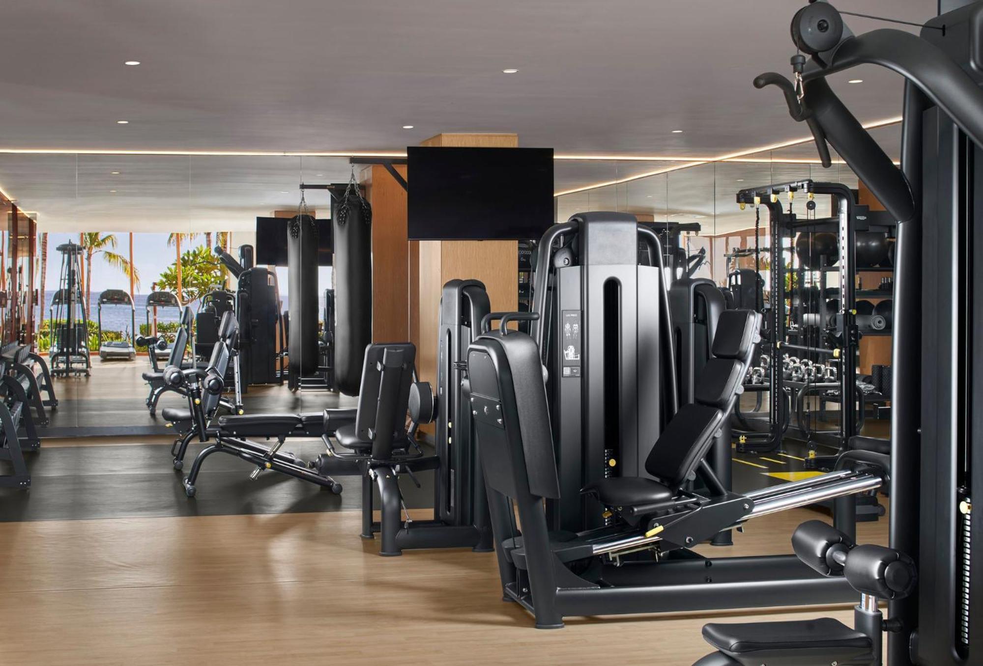Le Meridien Ile Maurice Pointe aux Piments Exterior foto The gym at the hotel