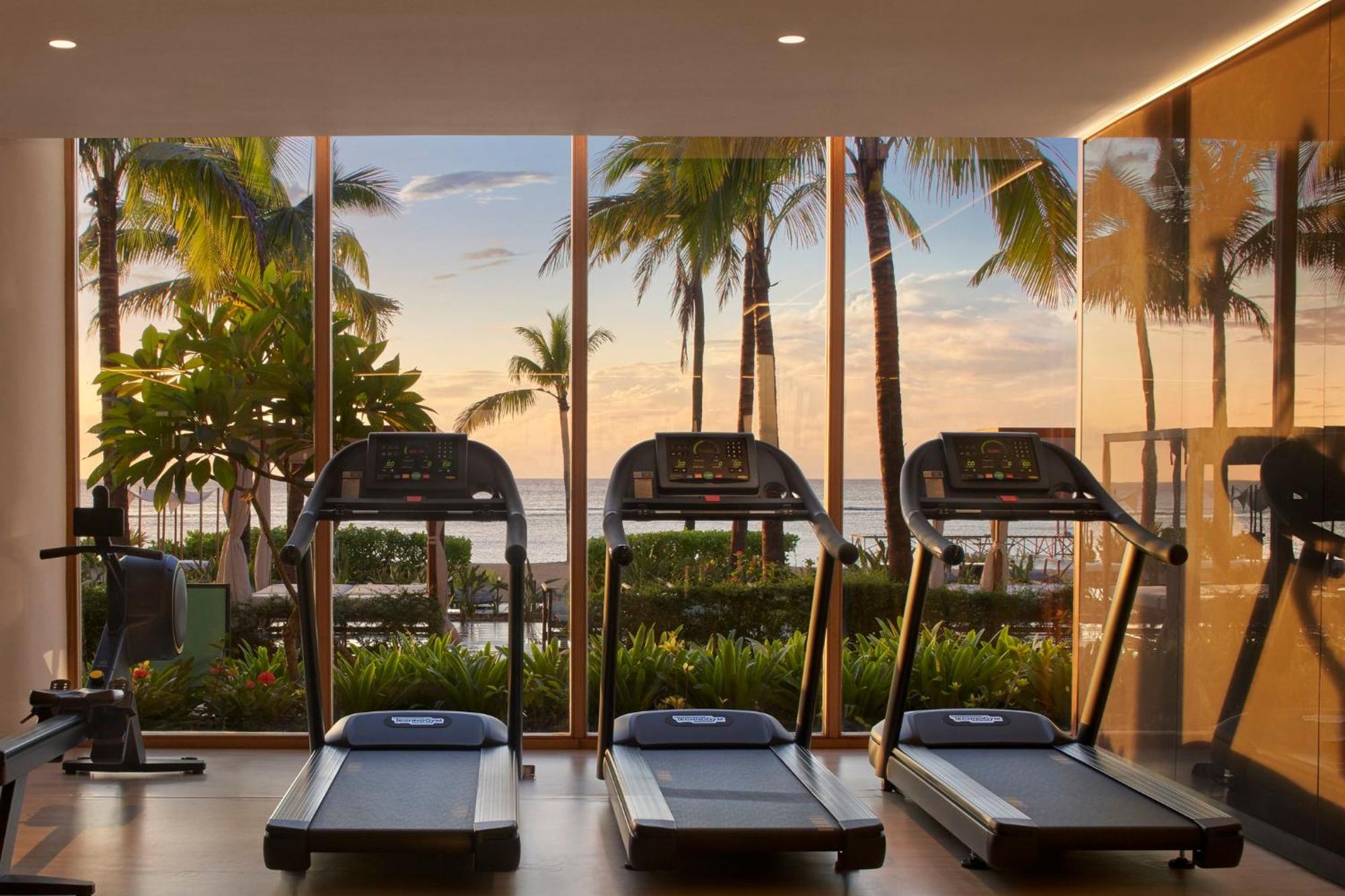 Le Meridien Ile Maurice Pointe aux Piments Exterior foto The gym at the hotel