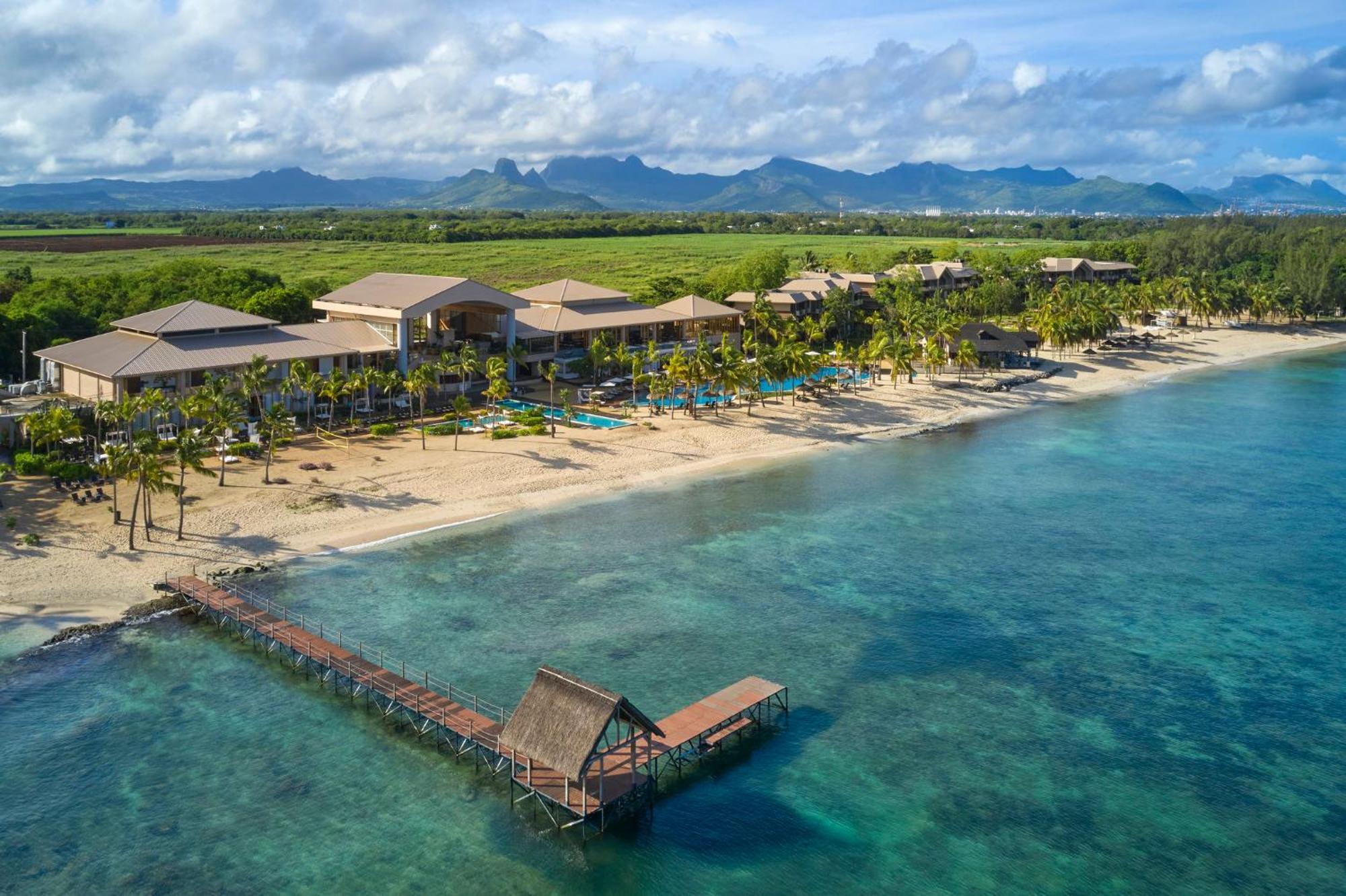 Le Meridien Ile Maurice Pointe aux Piments Exterior foto Aerial view of the resort