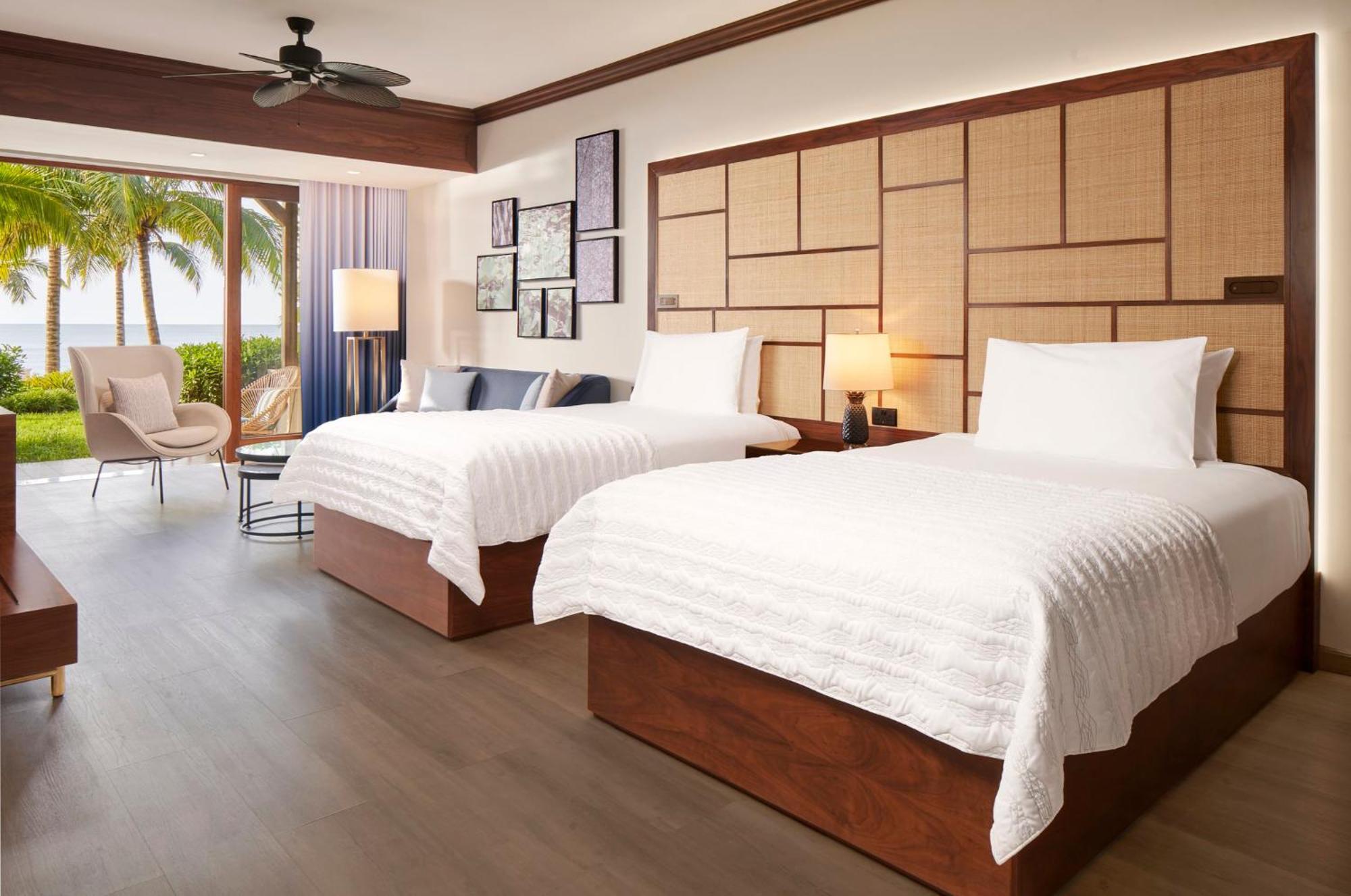 Le Meridien Ile Maurice Pointe aux Piments Exterior foto A guest room at the Sheraton Waikiki